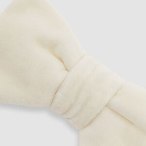 Reiss Hike Velvet Bow Tie in Ivory